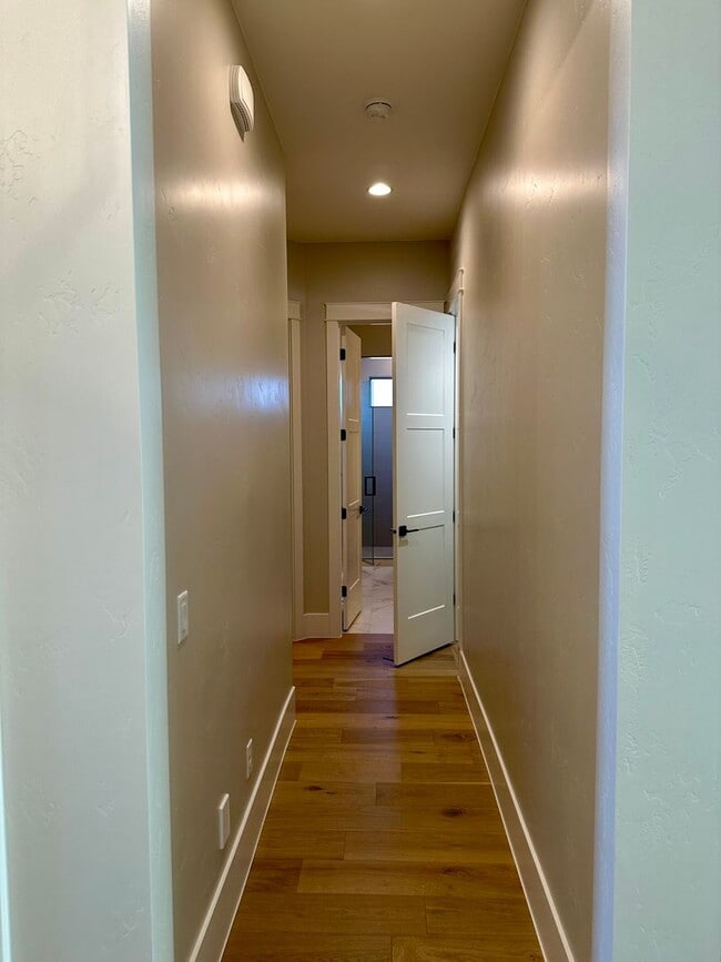 Building Photo - 5 Bedroom Home In Washington Fields