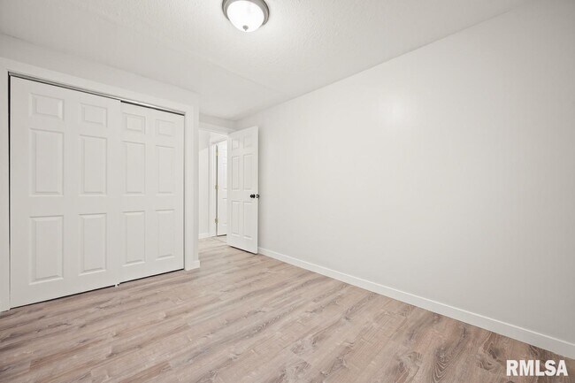 Building Photo - 6822 N Kimberly Dr