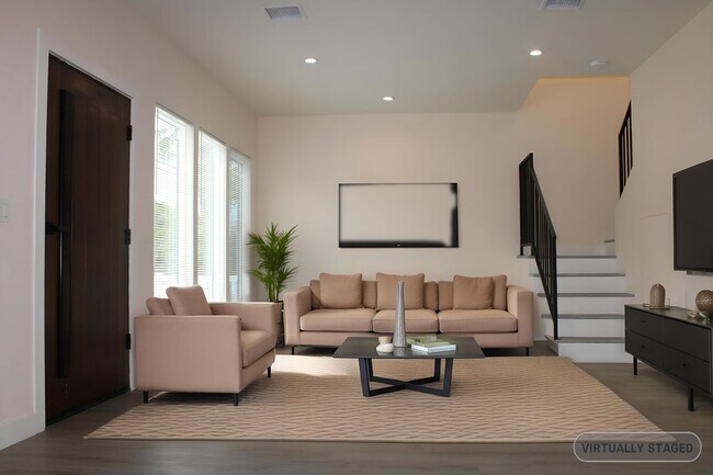 Building Photo - Charming & Private 4-Bedroom, 4-Bath Home in Sherman Oaks