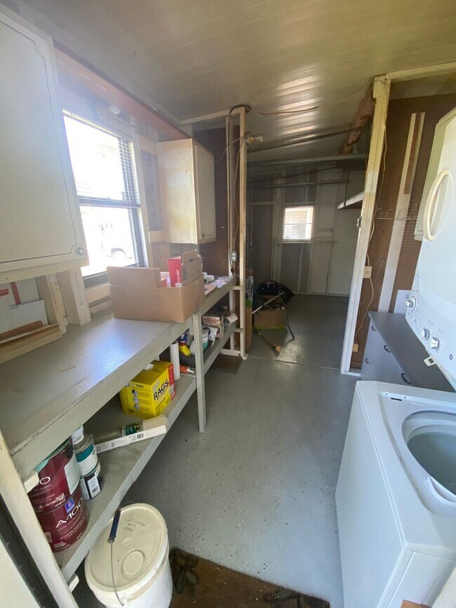 Building Photo - Beautiful 2 + 2, ANNUAL Lease In Orange Bl...