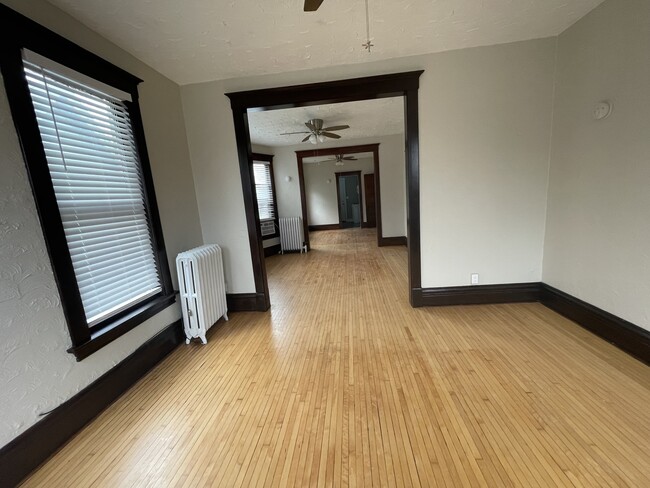 Building Photo - 472 E Chicago St