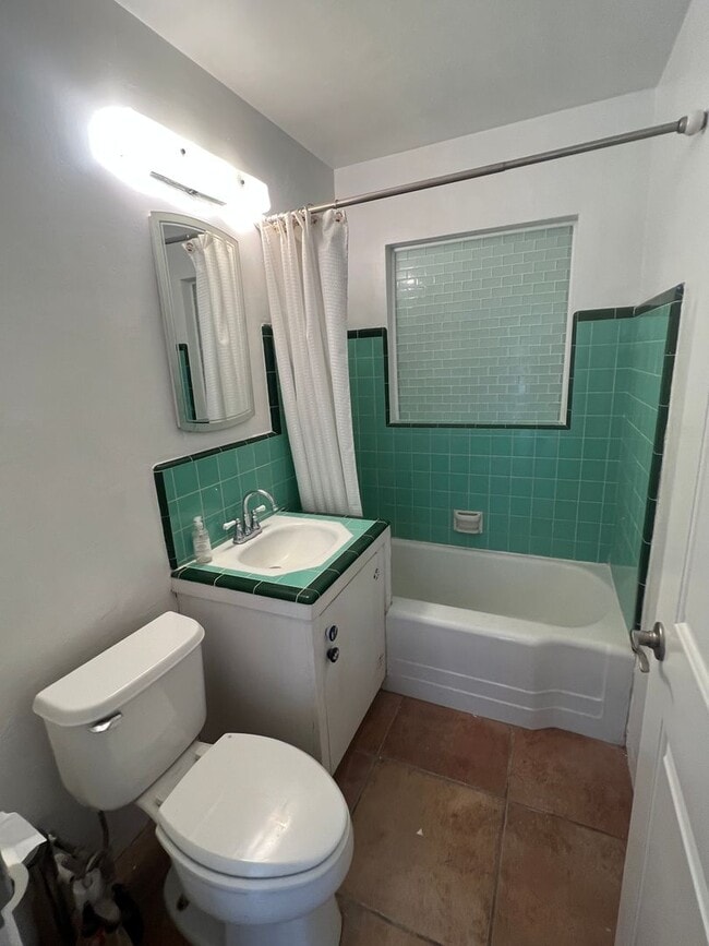 Building Photo - 4 Bed. 2 Ba. Home in Historic Dist. Minutes from the U of A, Downtown & 4th Ave. Bus. District