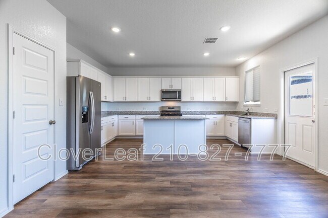 Building Photo - 165 Acorn Cir