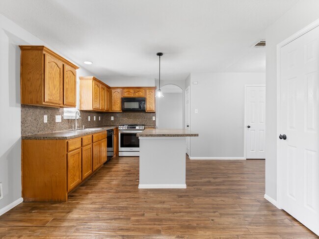 Building Photo - 1023 Santa Fe Ct