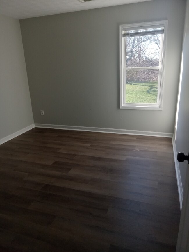 Building Photo - 542 Hickory Dr