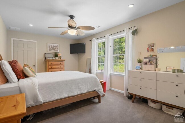 Building Photo - 174 Grove School Rd