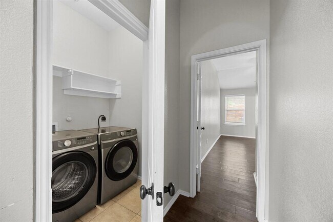 Building Photo - 119 Aguilar Dr