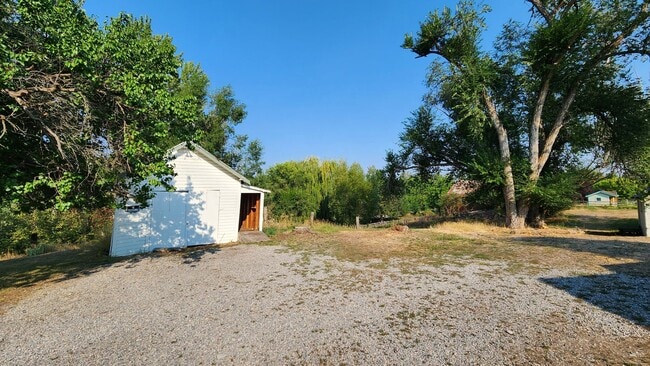 Building Photo - Home on Two Acres with Pets Considered
