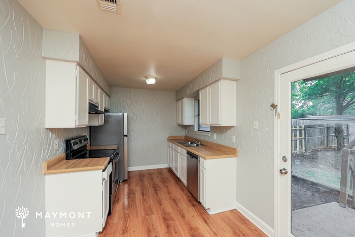 Building Photo - 323 Linkwood Dr