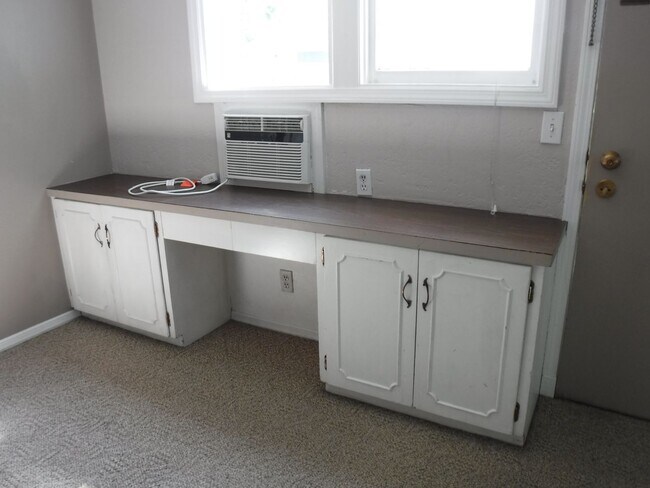 Building Photo - Adorable 1 bed 1 bath North End Apartment off 9th & Ada
