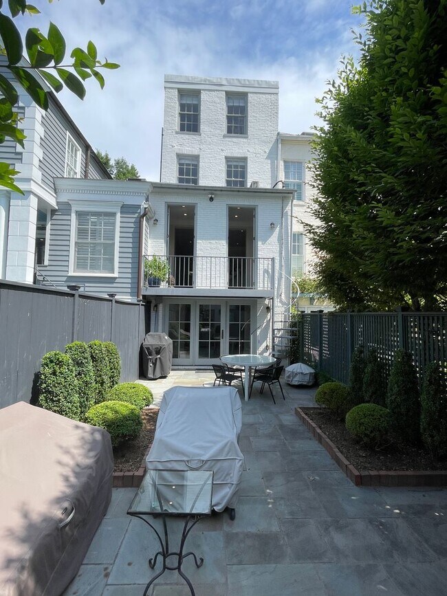 Building Photo - Georgetown Splendor with Garage Parking