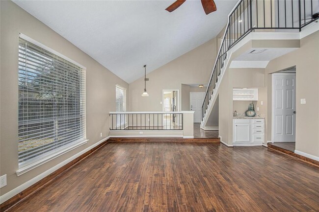 Building Photo - 2815 Parkwood Manor Dr