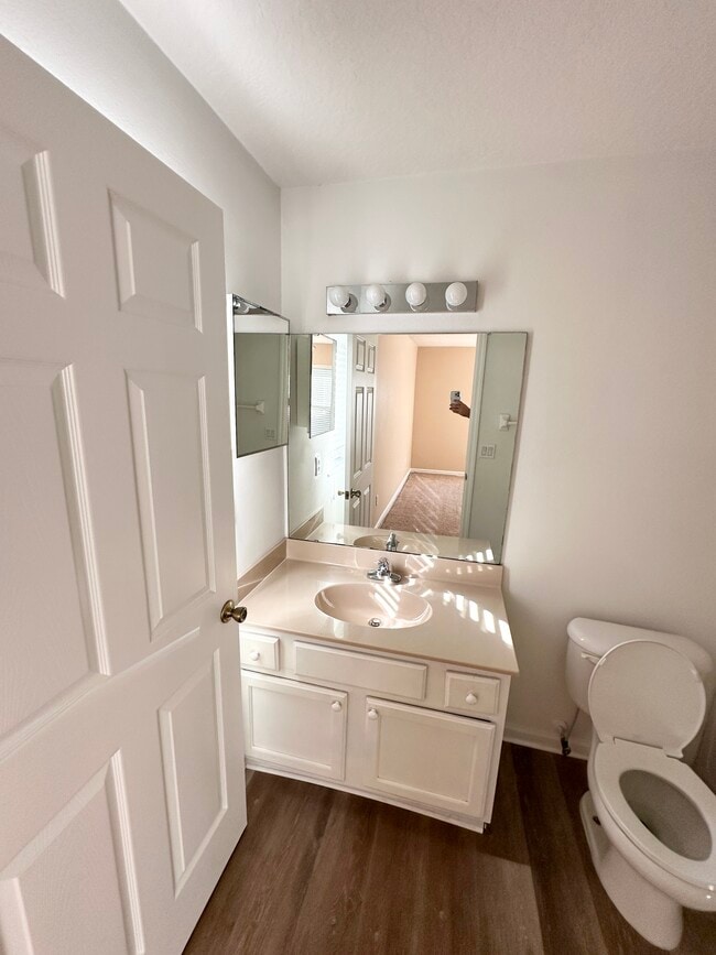 Building Photo - 23 Eton Ln