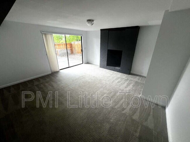 Building Photo - 10772 W Berry Ave