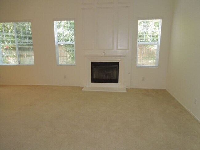 Building Photo - 39288 Half Moon Cir