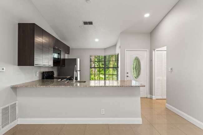 Building Photo - Charming 3-Bedroom Home with 2 Full Baths ...