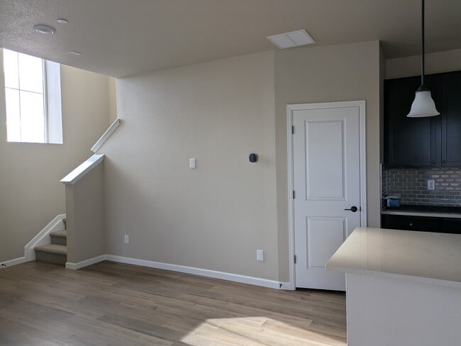 Building Photo - 450 Millwall Cir