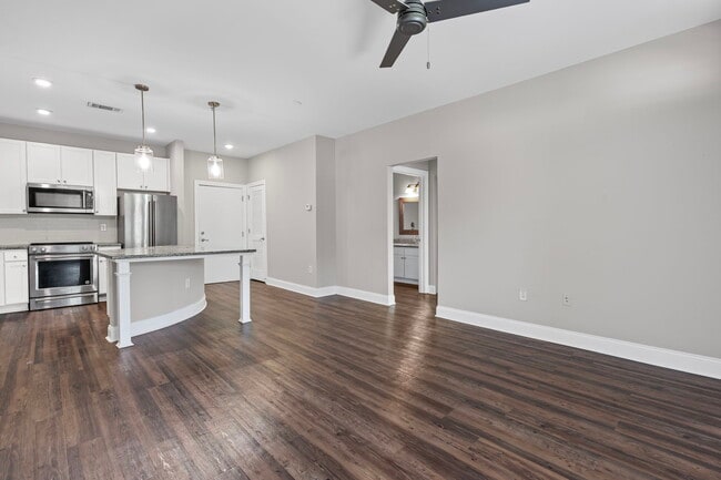 Building Photo - 840 United Ave SE