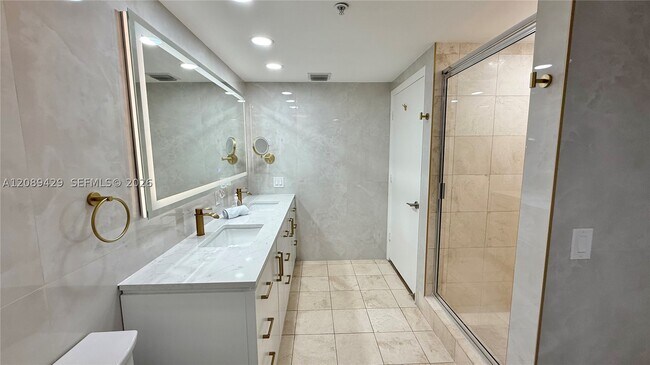 Building Photo - 17375 Collins Ave