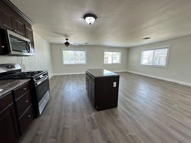 Building Photo - Los Alisos Home Estates