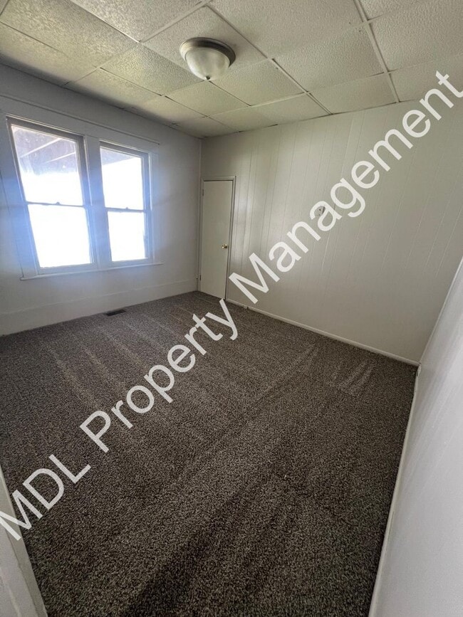 Building Photo - Charming 3 bedroom 2 bath