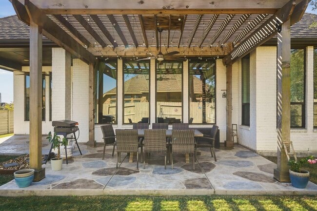 Building Photo - 2239 Plum Creek Dr