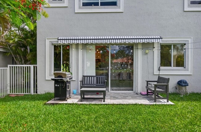 Building Photo - 1374 Canary Island Dr