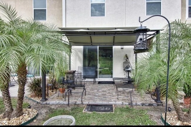 Building Photo - Charming 3BR 2.5 bath Townhome in heat of ...