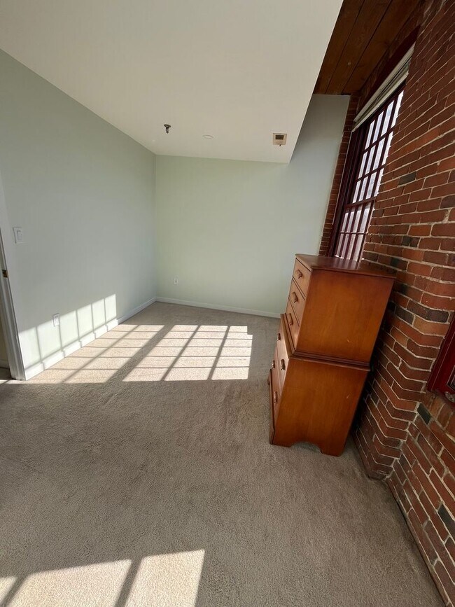 Building Photo - Choice Realty NH Rental Listings