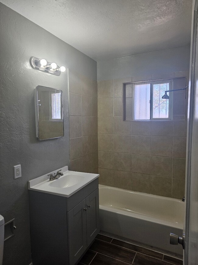 Building Photo - 505 Florida St SE