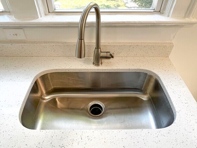 Building Photo - 4813 N College Ave