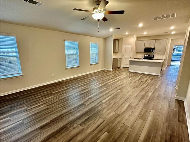 Building Photo - 120 Oakdale Meadows Ln