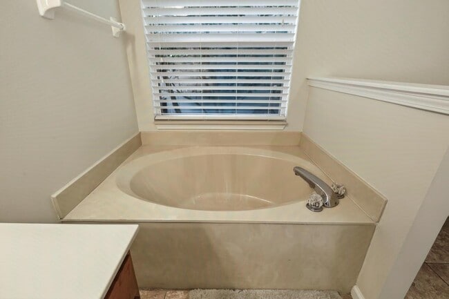 Building Photo - 1727 Canopy Oaks Dr