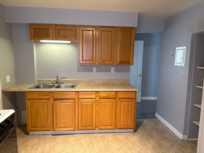 Building Photo - Allen street duplex