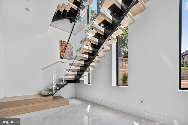 Building Photo - 4509 Foxhall Cres NW