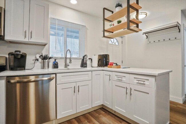 Building Photo - 159 Wolfe Hill Rd