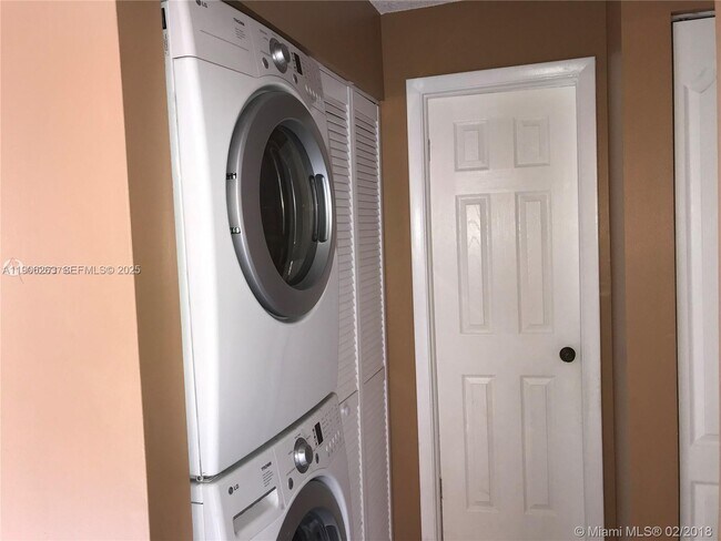 Building Photo - 15065 SW 49th Ln