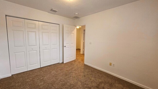 Building Photo - 2022 Island Dr