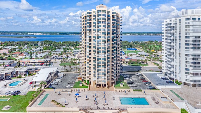 Building Photo - Stunning Oceanfront Furnished Condo in Des...