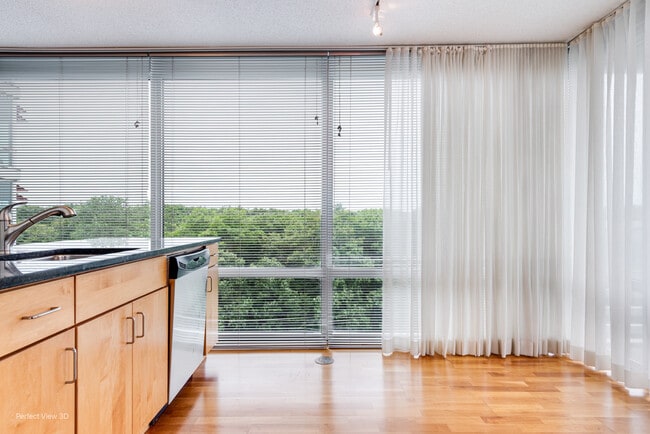 Building Photo - 9725 Woods Dr