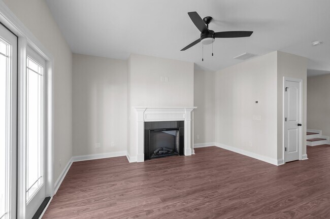 Building Photo - 4400 Laurel Rdg Dr