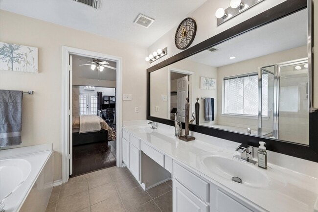Building Photo - 2802 White Sands Dr