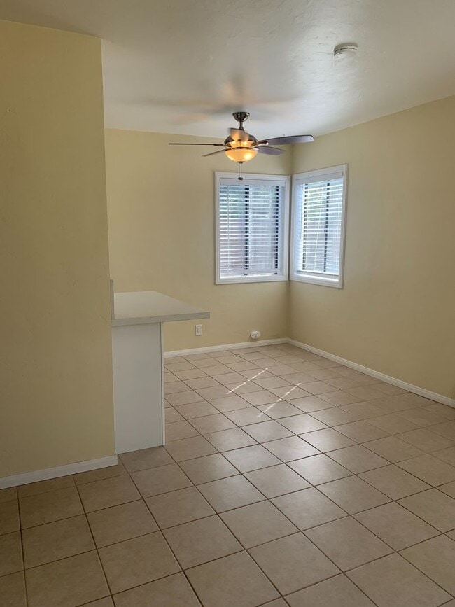 Building Photo - Emerald (3 unit detached)