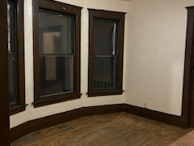 Building Photo - 162 S High St