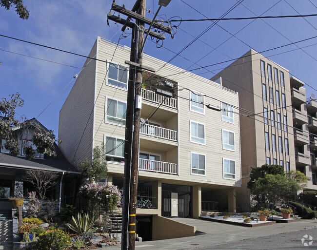 Building Photo - 370 Van Buren Ave