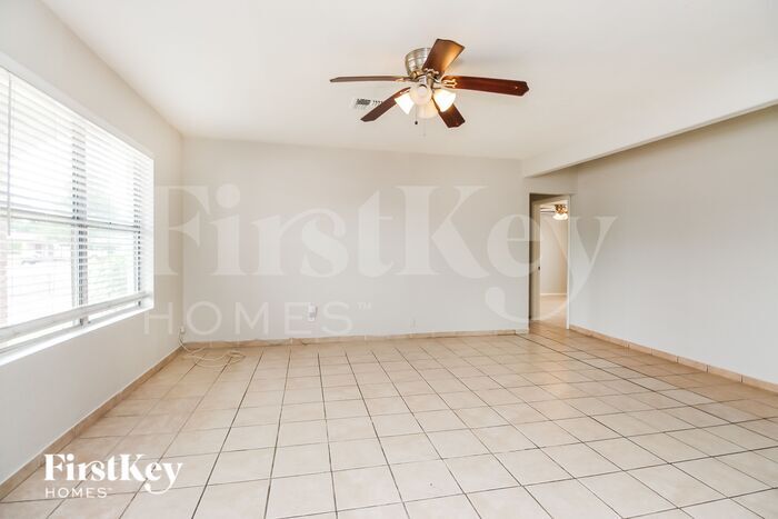 Building Photo - 3250 N 26th Pl