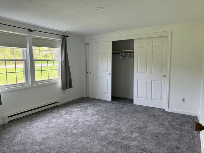 Building Photo - 2 bedroom condo 3.5 miles from Dartmouth
