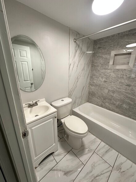 Building Photo - 1031 Lawnton Ter