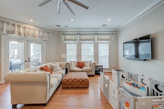 Building Photo - 410 Fowler St