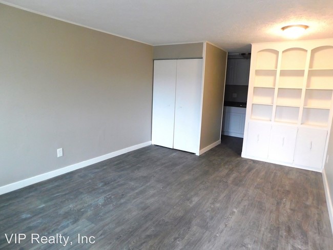Building Photo - 5459-5495 Red Bird Ct